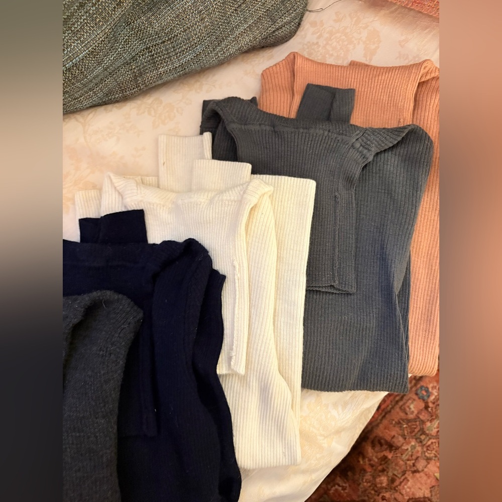 Uniqlo Merino Wool Ribbed Turtleneck Sweater 🥀 - Picture 7 of 9